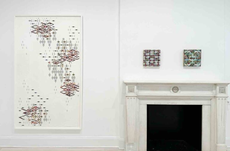 Alisan Fine Arts New York apresenta três artistas da Califórnia conectando símbolos históricos com realidades contemporâneas