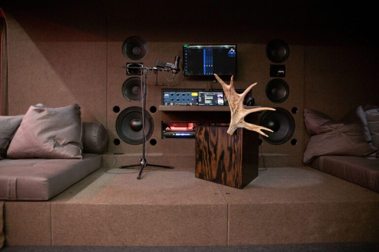 Salon 94 Design Apresenta Exposição de Móveis de Rick Owens Produzida por Michèle Lamy