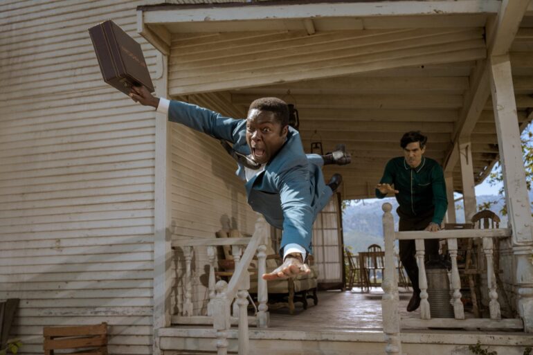 O Apple TV+ Lança “Vidas Processadas”: Uma Comédia Elegante, Extravagante (e Surrealista)